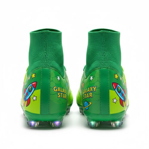 Botas verdes con calcetín y cordones vistas desde detrás para niñas.