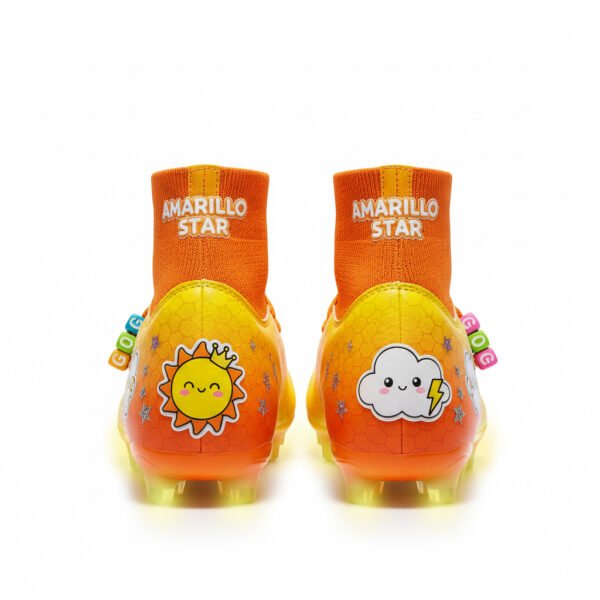 Vortex Kids amarillo-naranja detrás Botas amarillo-naranja con calcetín y cordones vistas desde detrás para niñas.