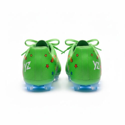 Botas verdes con cordones vistas desde detrás para niñas.